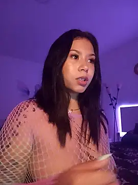 Snapshot of little_susie chatting on 11.10.25 little susie online show from 11.10.25