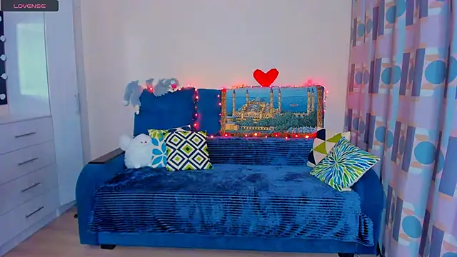 Snapshot of EllenMoore chatting on 12.15.24 EllenMoore online show from 12.15.24