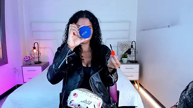 Ellie Alves online show from 02.17.25