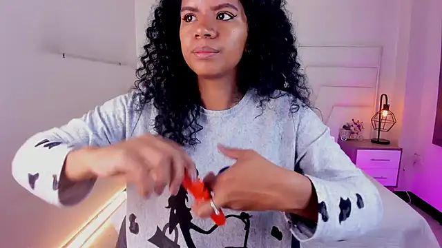 Ellie Alves online show from 02.25.25