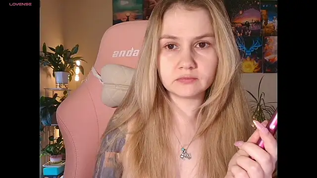 Snapshot of GoodWitch_ chatting on 10.02.25 GoodWitch online show from 10.02.25