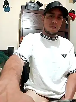 Snapshot of jhon34r chatting on 06.22.26 jhon34r online show from 06.22.26