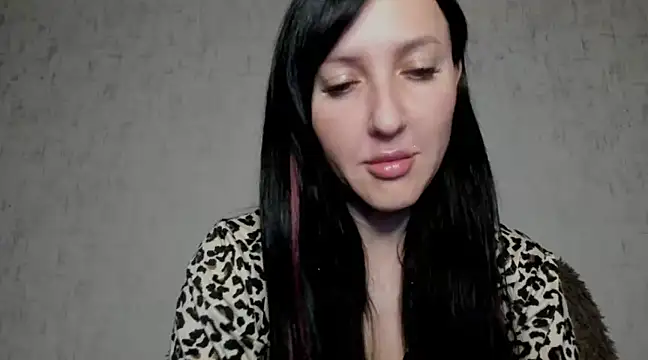 MissGulia online show from 03.22.25