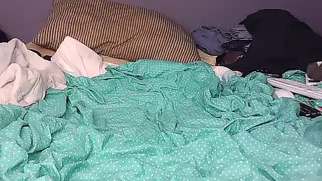 Snapshot of k-dong chatting on 10.30.25 k-dong online show from 10.30.25