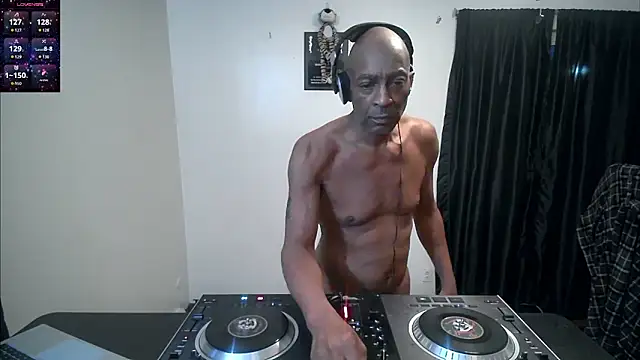 Snapshot of longdick4you8686 chatting on 11.06.25 longdick4you8686 online show from 11.06.25