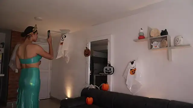  Vahos  online show from 10.30.25