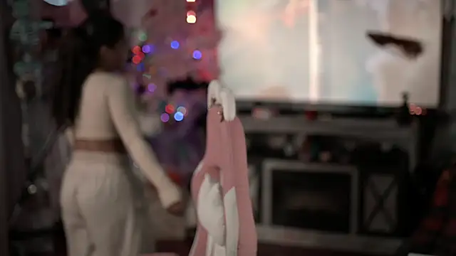 Snapshot of Nikki_Torres chatting on 09.18.25 Nikki Torres online show from 09.18.25