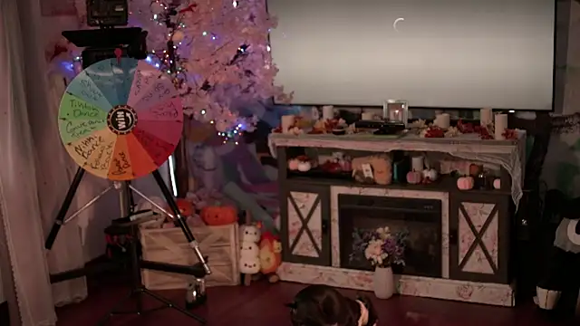 Snapshot of Nikki_Torres chatting on 11.18.25 Nikki Torres online show from 11.18.25