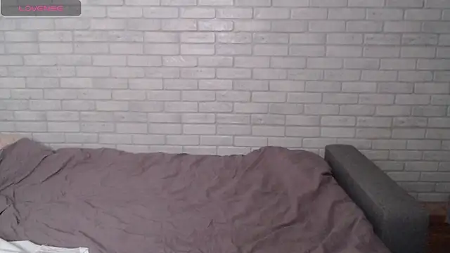 Snapshot of Alexxx_horny chatting on 04.29.26 Alexxx horny online show from 04.29.26