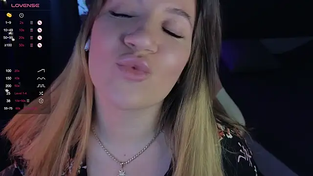 Snapshot of Fairy__Sofia chatting on 01.28.25 Fairy Sofia online show from 01.28.25