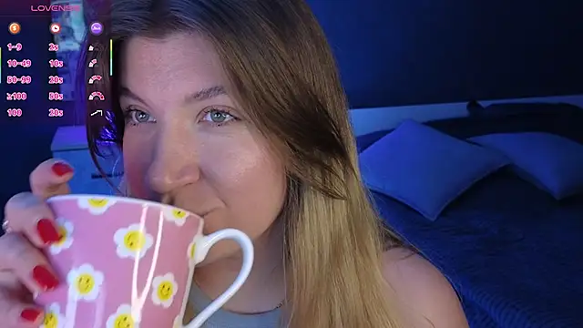 Snapshot of Fairy__Sofia chatting on 03.11.25 Fairy Sofia online show from 03.11.25