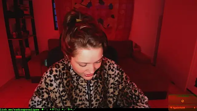 Snapshot of mskuddo chatting on 10.31.25 mskuddo online show from 10.31.25