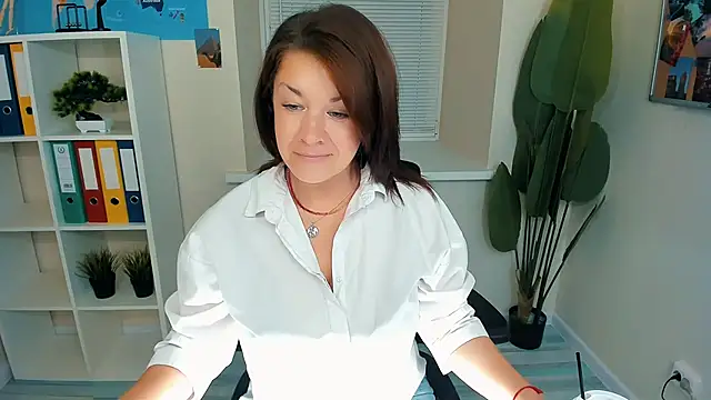 Snapshot of AnaMills chatting on 09.17.25 AnaMills online show from 09.17.25