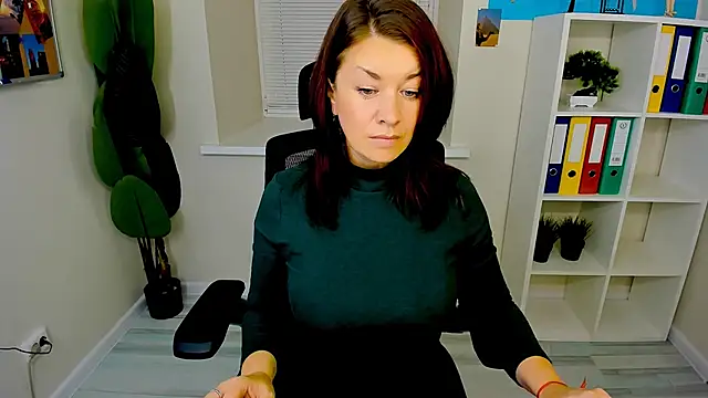 Snapshot of AnaMills chatting on 09.24.25 AnaMills online show from 09.24.25