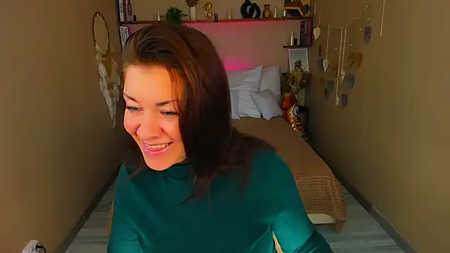 Snapshot of AnaMills chatting on 10.04.25 AnaMills online show from 10.04.25