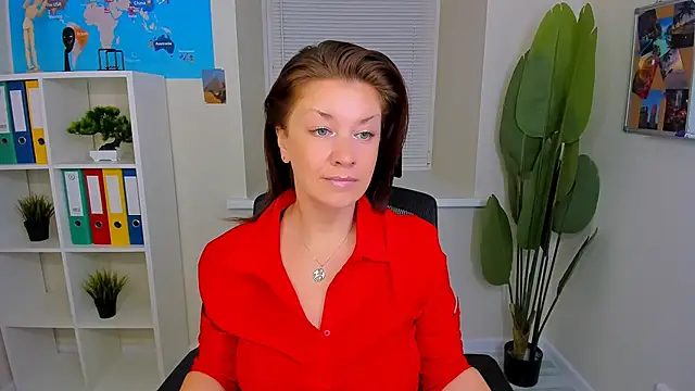 Snapshot of AnaMills chatting on 10.10.25 AnaMills online show from 10.10.25