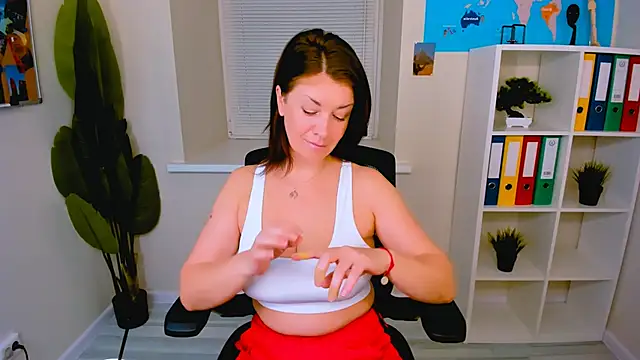 Snapshot of AnaMills chatting on 10.14.25 AnaMills online show from 10.14.25