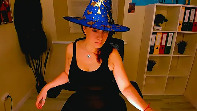 Snapshot of AnaMills chatting on 10.29.25 AnaMills online show from 10.29.25