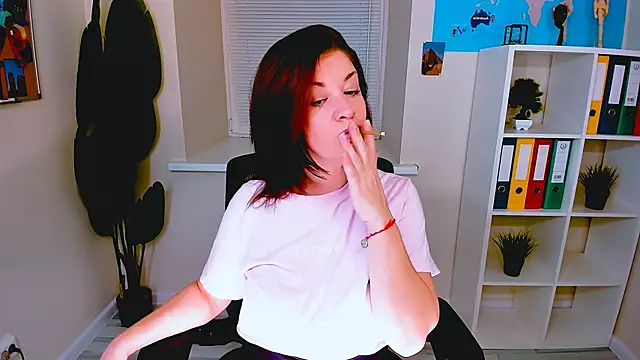 Snapshot of AnaMills chatting on 11.06.25 AnaMills online show from 11.06.25