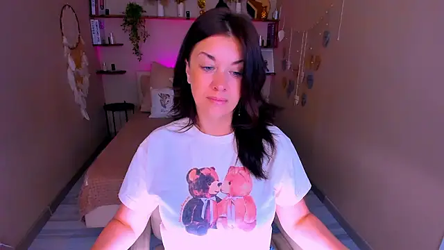 Snapshot of AnaMills chatting on 02.21.26 AnaMills online show from 02.21.26