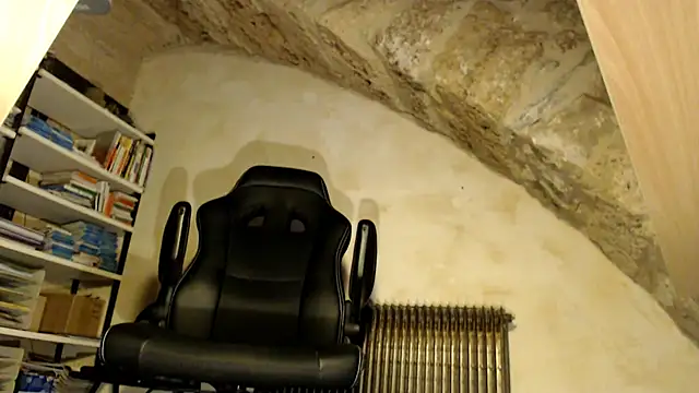 Snapshot of leon_2002 chatting on 11.03.25 leon 2002 online show from 11.03.25