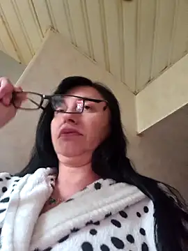 Snapshot of Amberhotqueen chatting on 10.14.25 Amberhotqueen online show from 10.14.25