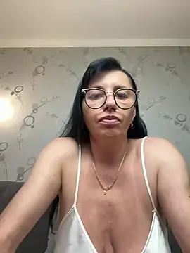 Snapshot of Amberhotqueen chatting on 07.23.26 Amberhotqueen online show from 07.23.26