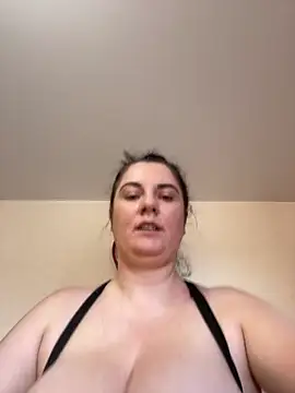 Snapshot of alisiaparril chatting on 03.20.25 alisiaparril online show from 03.20.25