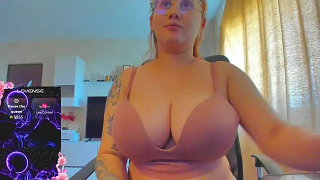 hot evil queen online show from 09.28.25