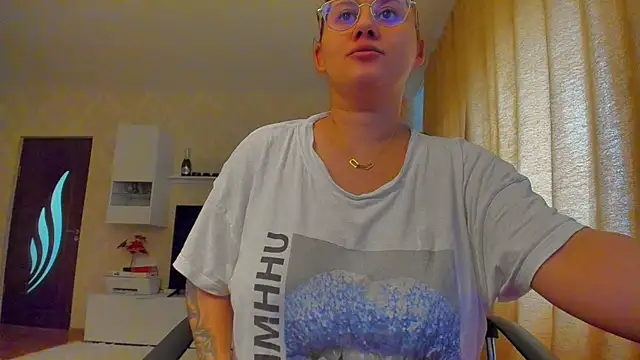 hot evil queen online show from 12.22.25