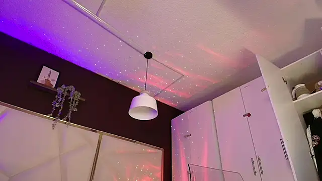 Inndrahot online show from 10.29.25