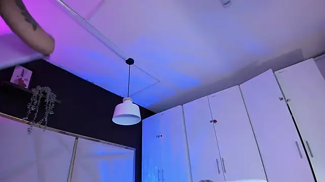 Inndrahot online show from 11.08.25