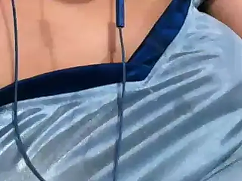 Snapshot of giga-bite chatting on 01.25.25 giga-bite online show from 01.25.25