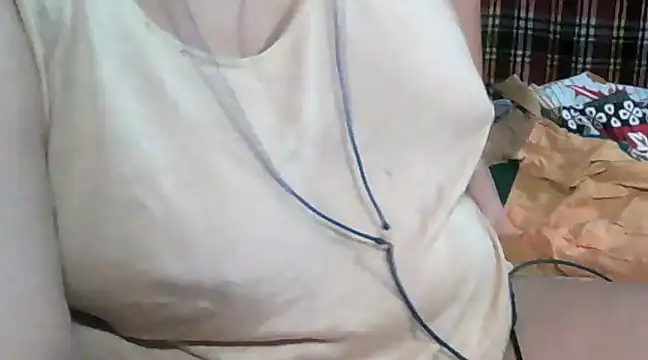 Snapshot of giga-bite chatting on 03.05.25 giga-bite online show from 03.05.25