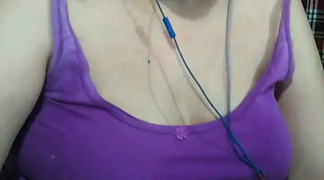 Snapshot of giga-bite chatting on 03.06.25 giga-bite online show from 03.06.25