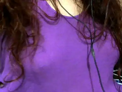 Snapshot of giga-bite chatting on 10.04.25 giga-bite online show from 10.04.25