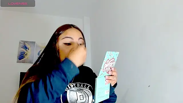 Snapshot of Kylie_loveee chatting on 10.29.25 Kylie loveee online show from 10.29.25