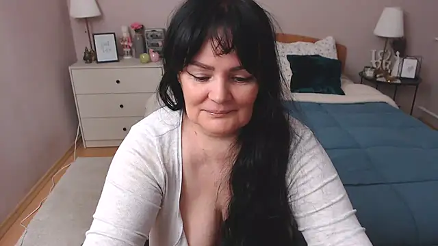 Snapshot of LeveMe2Nightt chatting on 02.17.25 LeveMe2Nightt online show from 02.17.25