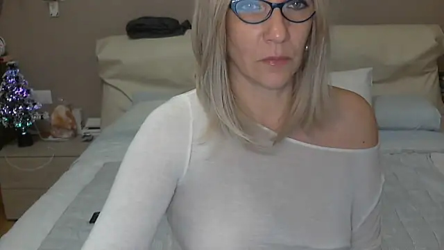 Snapshot of -K-- chatting on 12.09.24 -K-- online show from 12.09.24