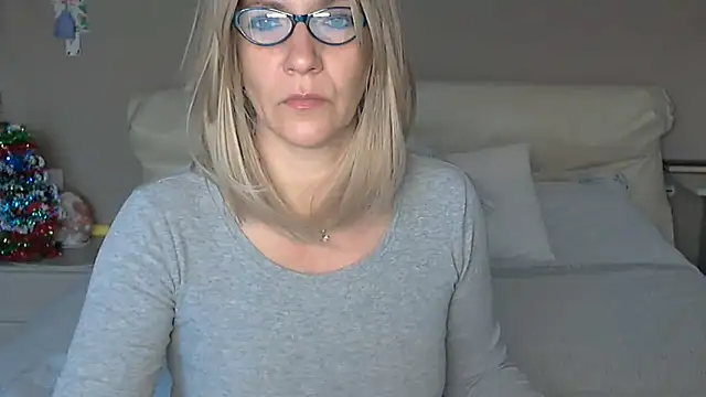 Snapshot of -K-- chatting on 01.06.25 -K-- online show from 01.06.25