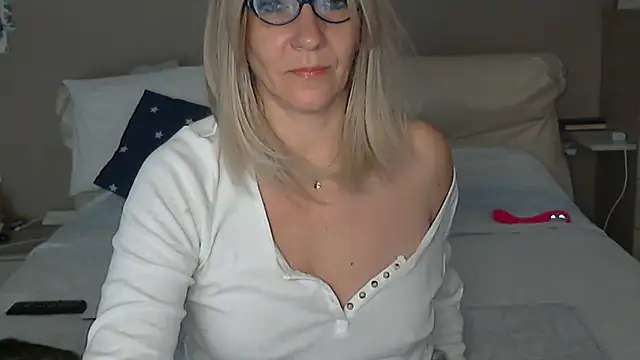 Snapshot of -K-- chatting on 01.31.25 -K-- online show from 01.31.25