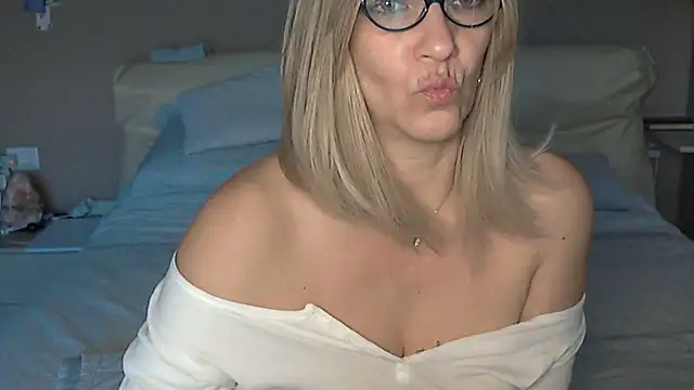 Snapshot of -K-- chatting on 02.04.25 -K-- online show from 02.04.25