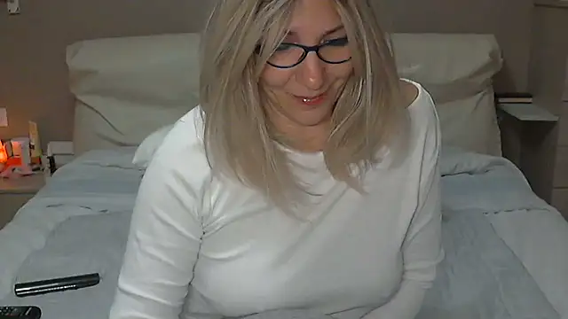 Snapshot of -K-- chatting on 03.04.25 -K-- online show from 03.04.25