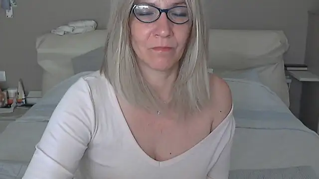 Snapshot of -K-- chatting on 03.09.25 -K-- online show from 03.09.25