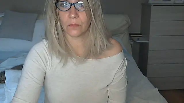 Snapshot of -K-- chatting on 03.12.25 -K-- online show from 03.12.25