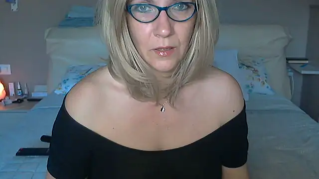 Snapshot of -K-- chatting on 03.21.25 -K-- online show from 03.21.25