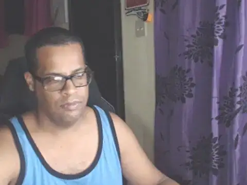 Snapshot of thesugar32 chatting on 10.06.25 thesugar32 online show from 10.06.25