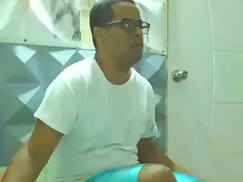 Snapshot of thesugar32 chatting on 10.20.25 thesugar32 online show from 10.20.25