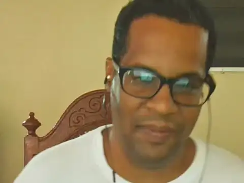 Snapshot of thesugar32 chatting on 10.21.25 thesugar32 online show from 10.21.25