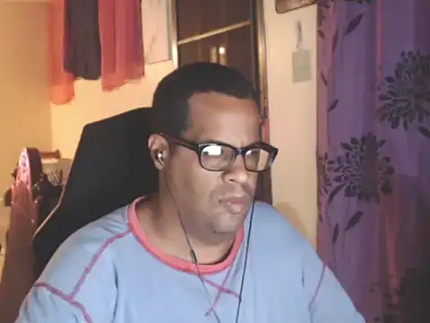 Snapshot of thesugar32 chatting on 10.24.25 thesugar32 online show from 10.24.25